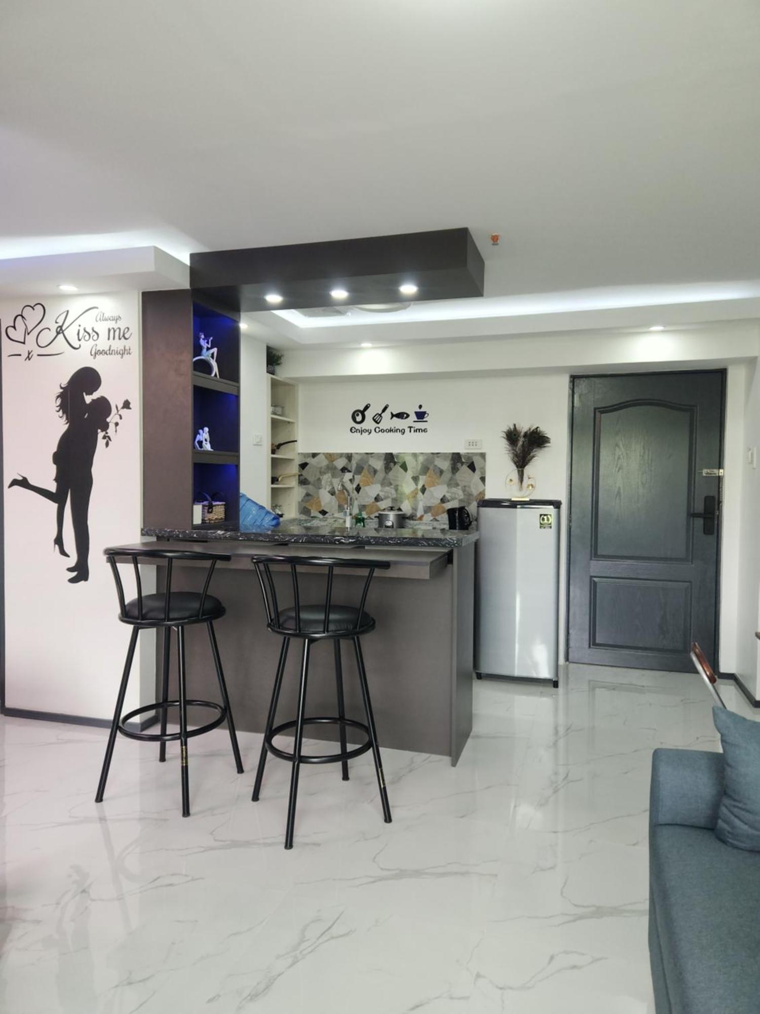 Condo Azur Suites B316 Near Airport, Netflix, Stylish, Cozy With Swimming Pool ماكتان المظهر الخارجي الصورة