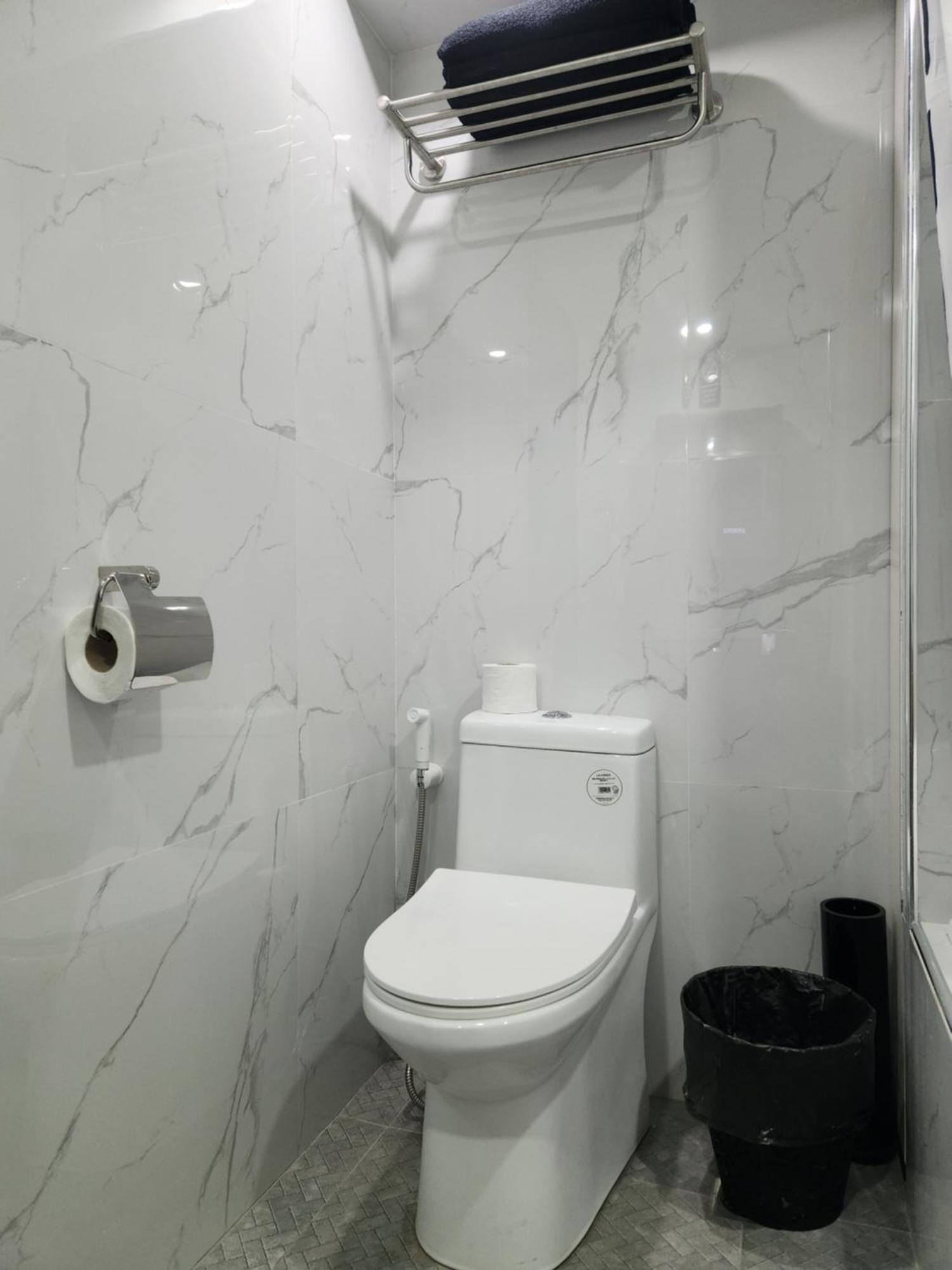 Condo Azur Suites B316 Near Airport, Netflix, Stylish, Cozy With Swimming Pool ماكتان المظهر الخارجي الصورة