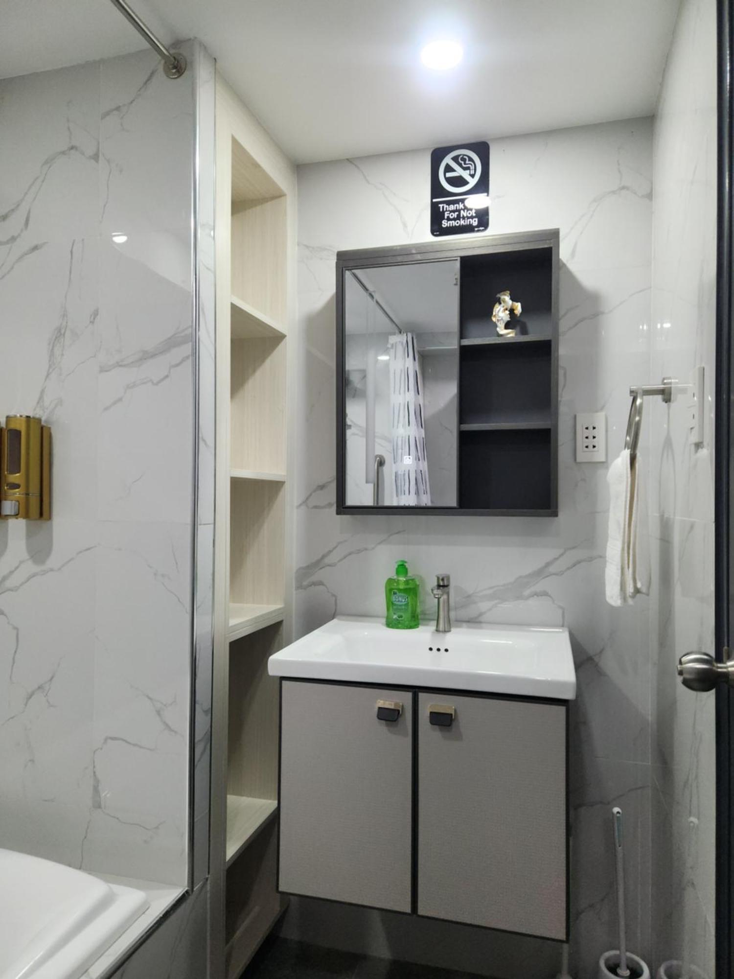 Condo Azur Suites B316 Near Airport, Netflix, Stylish, Cozy With Swimming Pool ماكتان المظهر الخارجي الصورة
